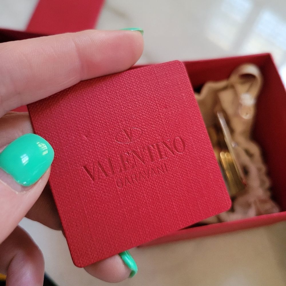 🆕️ VALENTINO Garavani Rockstud cuff stud bracelet Gift - Picture 10 of 16